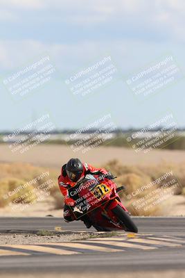 media/Nov-16-2025-Race Pace (Sun) [[8c5fa54630]]/Verified Riders/9-Turn 16 (150pm)/